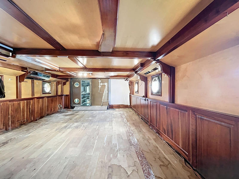 Péniche - 204 m² - 5 pièces