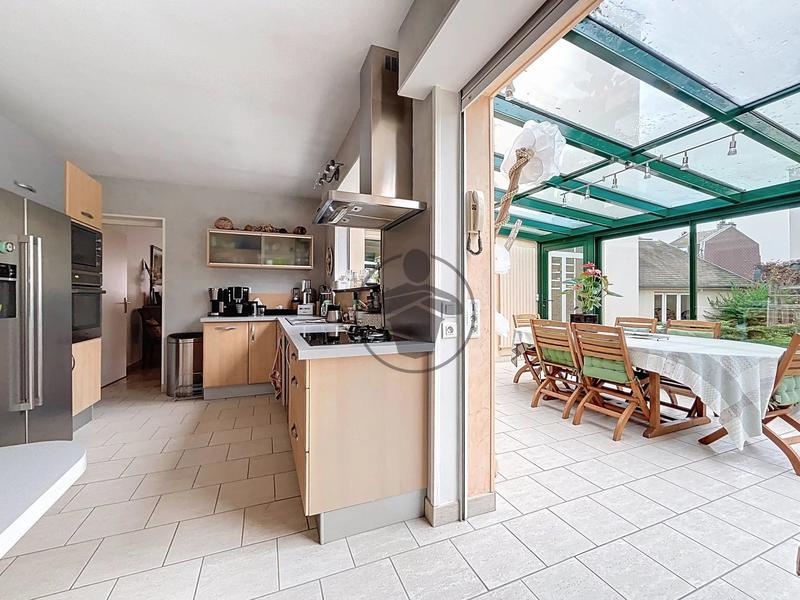 Maison - 232 m² - 6 pièces