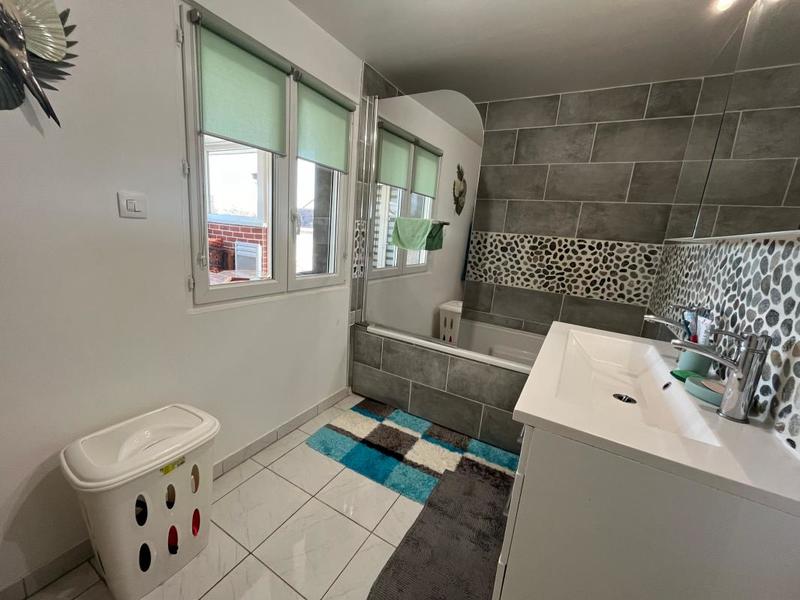 Maison - 104 m² - 4 pièces