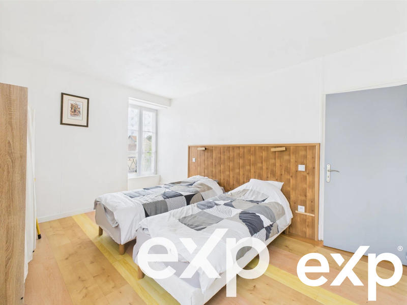 Maison - 275 m² - 10 pièces