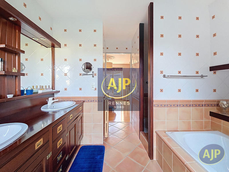 Maison - 135 m² - 6 pièces