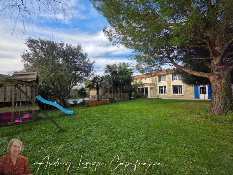 Maison - 251 m² - 7 pièces