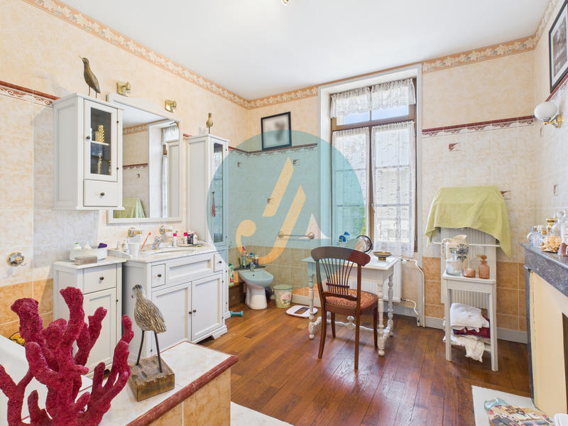 Maison - 169 m² - 7 pièces