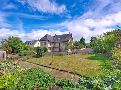 Maison - 230 m² - 7 pièces