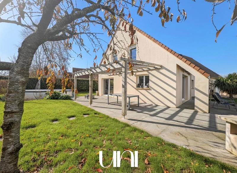 Maison - 220 m² - 10 pièces