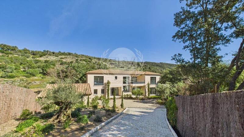 Villa - 250 m² - 5 pièces