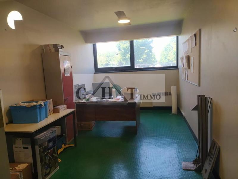 Entrepôt - 3 500 m²