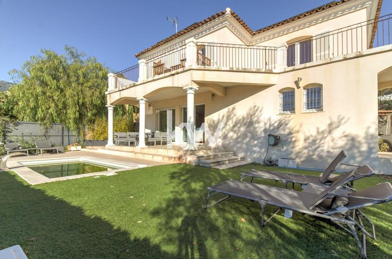 Maison - 158 m² - 6 pièces