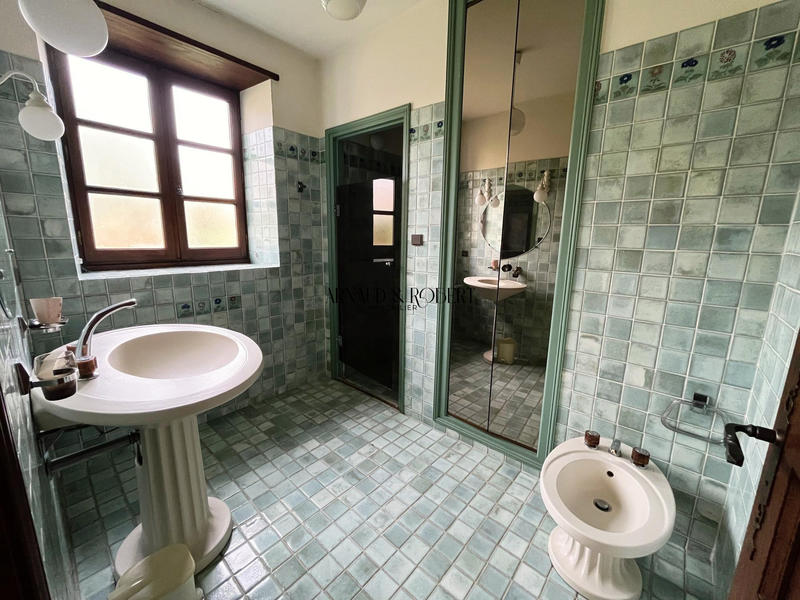 Villa - 211 m² - 8 pièces