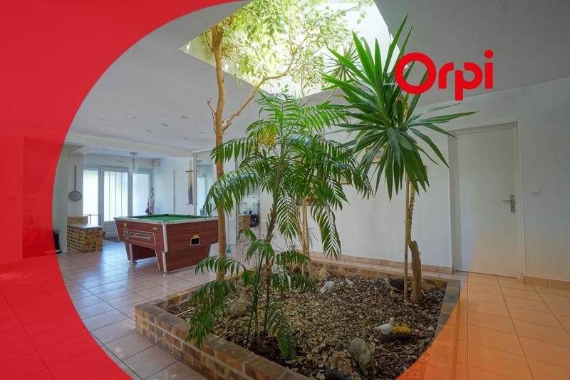 Maison - 220 m² - 6 pièces