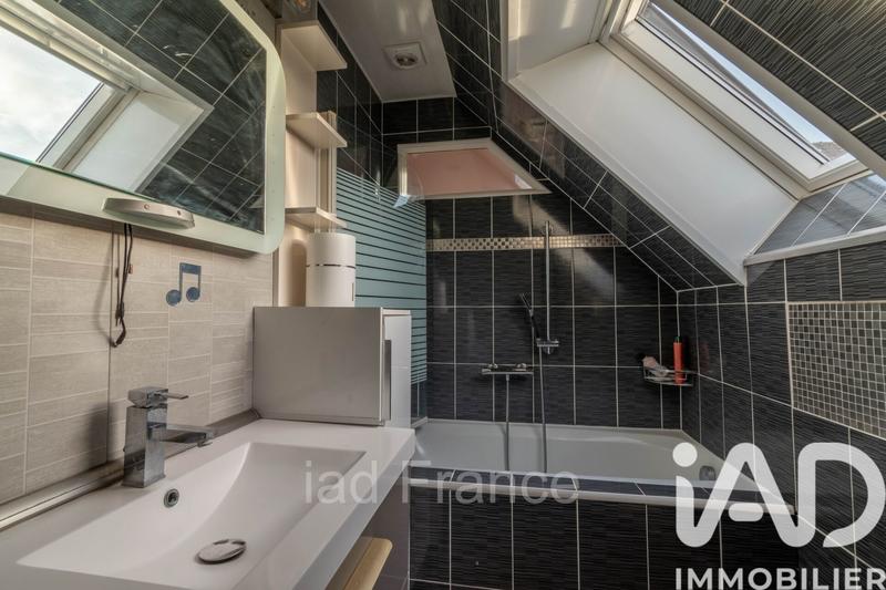 Maison - 203 m² - 10 pièces