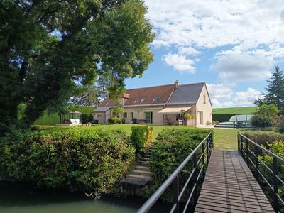 Maison traditionnelle - 210 m² - 7 pièces