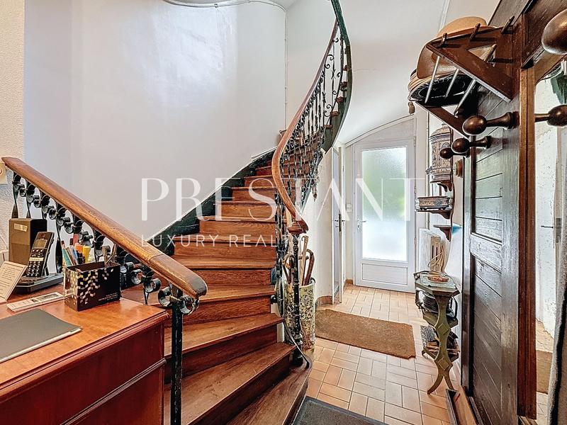 Maison - 204 m² - 8 pièces