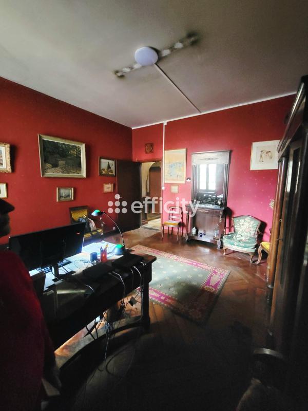 Maison - 250 m² - 10 pièces