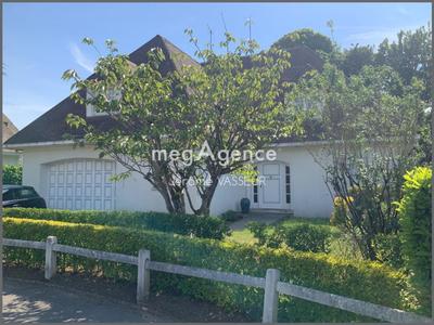 Maison - 224 m² - 7 pièces