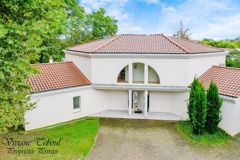 Maison - 286 m² - 7 pièces