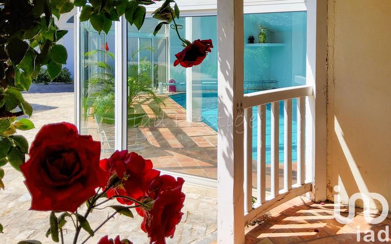 Maison - 868 m² - 14 pièces