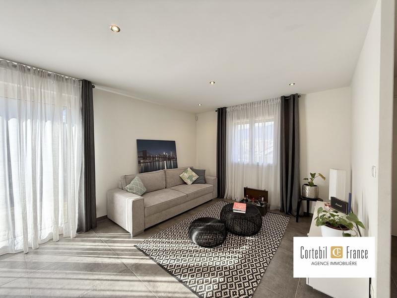 Villa - 277 m² - 9 pièces