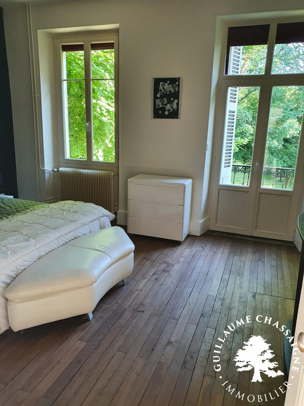 Maison traditionnelle - 220 m² - 7 pièces