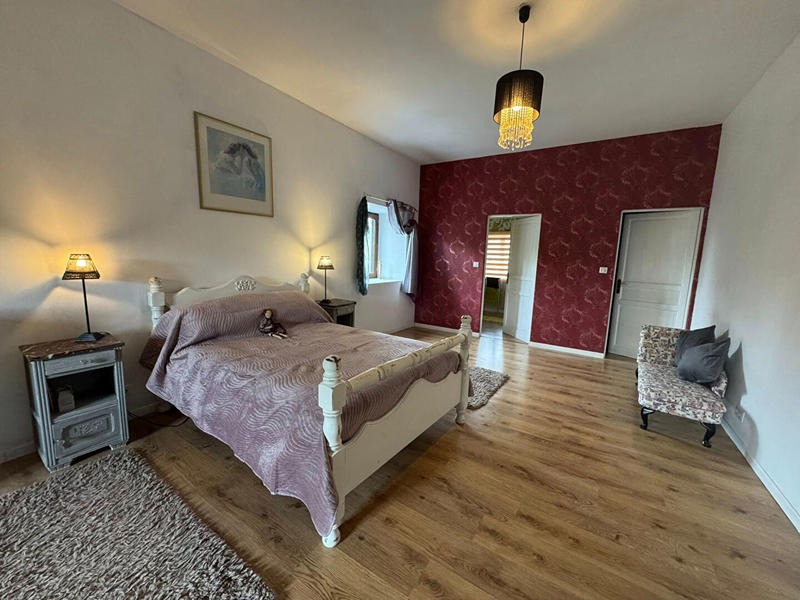 Maison - 220 m² - 7 pièces