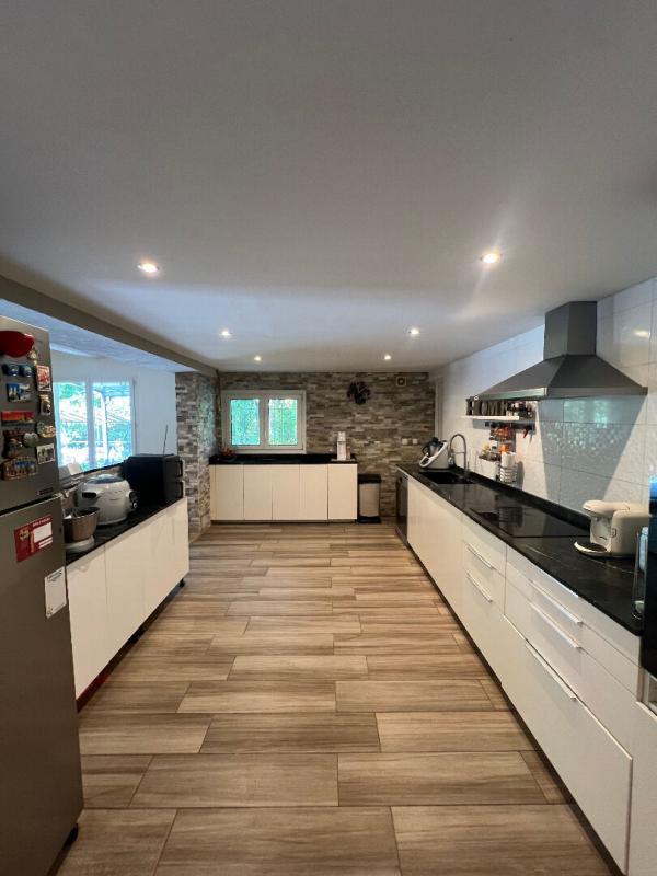 Maison - 338 m² - 10 pièces