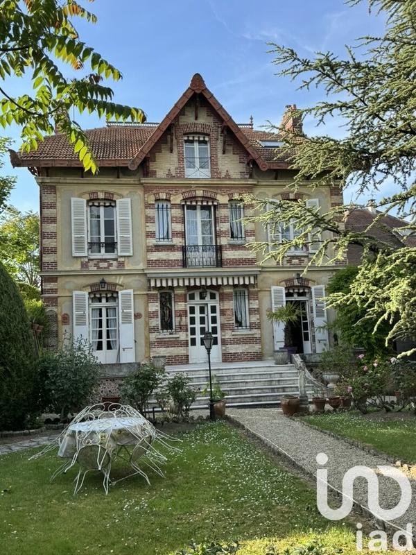 Maison - 192 m² - 10 pièces