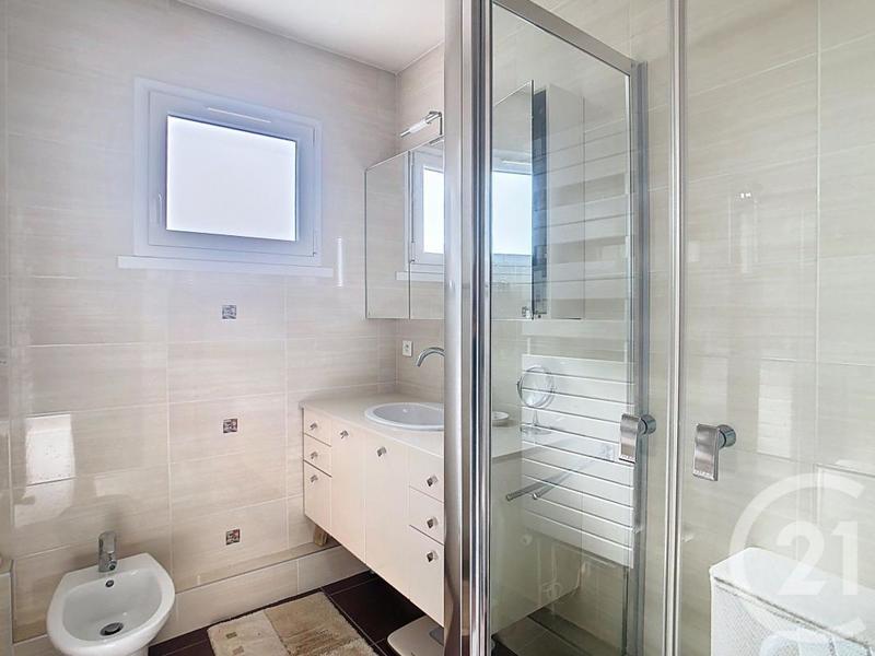 Maison - 279 m² - 12 pièces