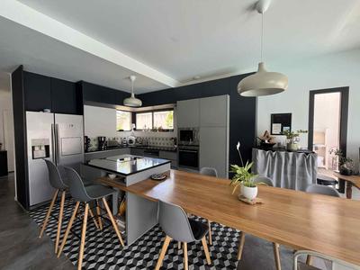 Maison - 140 m² - 6 pièces