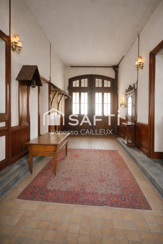 Maison - 260 m² - 14 pièces