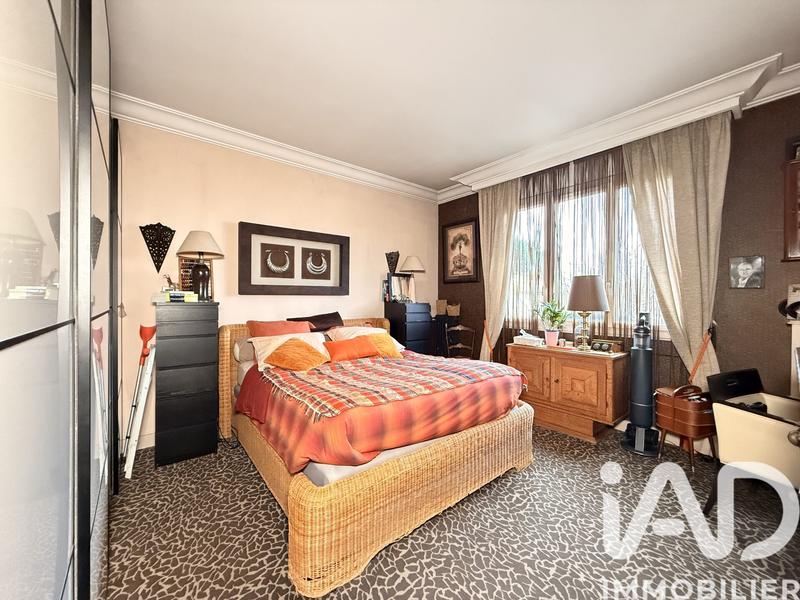 Maison - 230 m² - 8 pièces