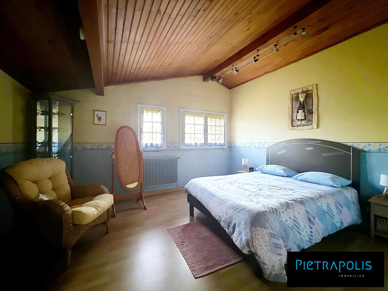 Maison traditionnelle - 165 m² - 8 pièces