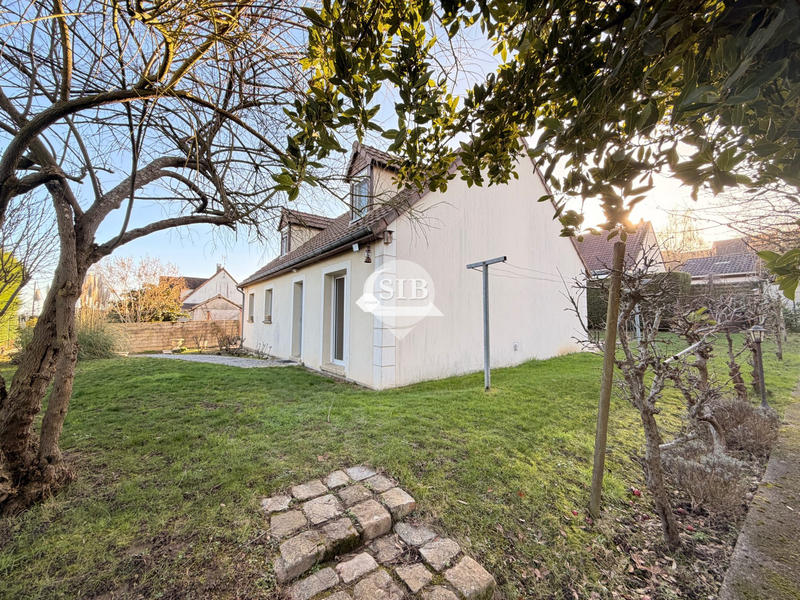 Maison traditionnelle - 122 m² - 6 pièces