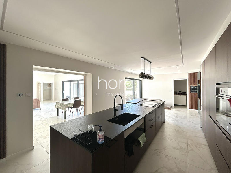 Maison - 213 m² - 6 pièces