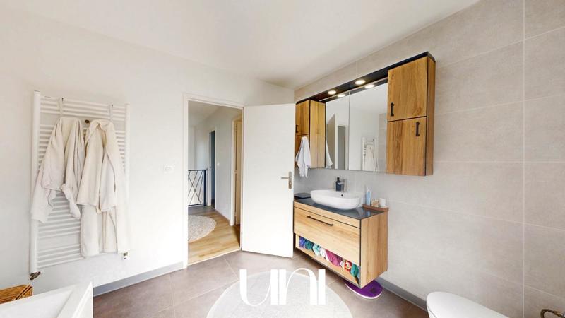 Maison - 200 m² - 7 pièces