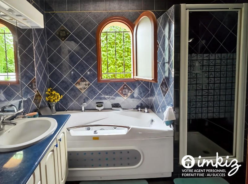 Maison - 206 m² - 7 pièces