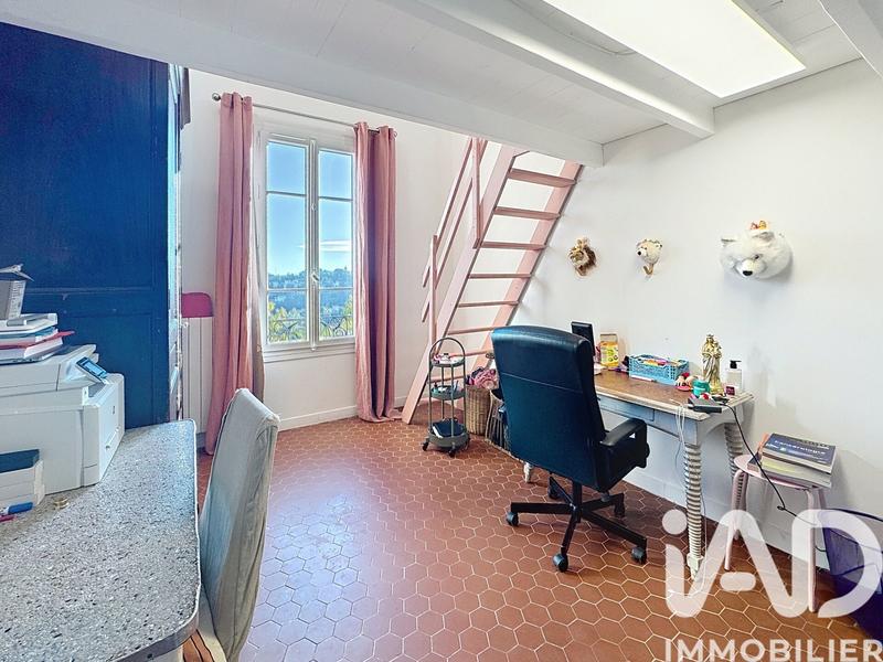 Maison - 220 m² - 5 pièces