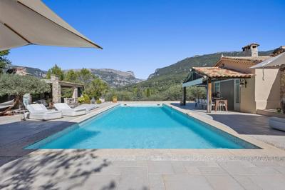 Maison - 451 m² - 15 pièces