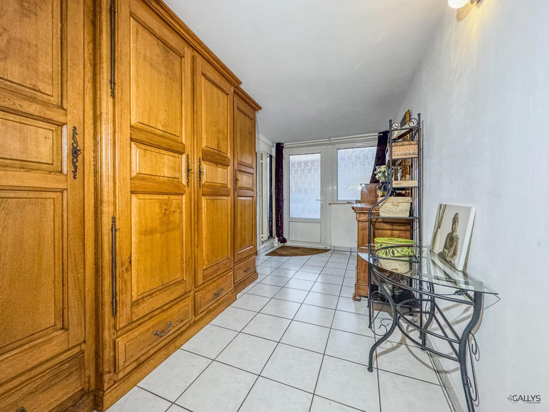 Maison - 256 m² - 8 pièces