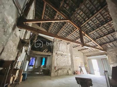 Immeuble - 150 m² - 1 pièce