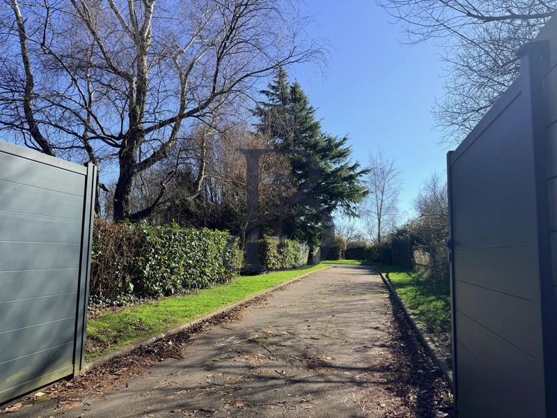 Maison - 172 m² - 9 pièces