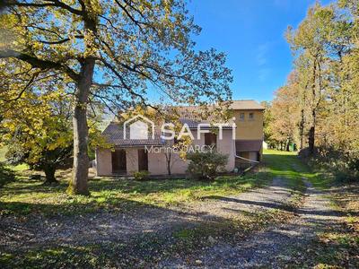 Maison - 207 m² - 11 pièces