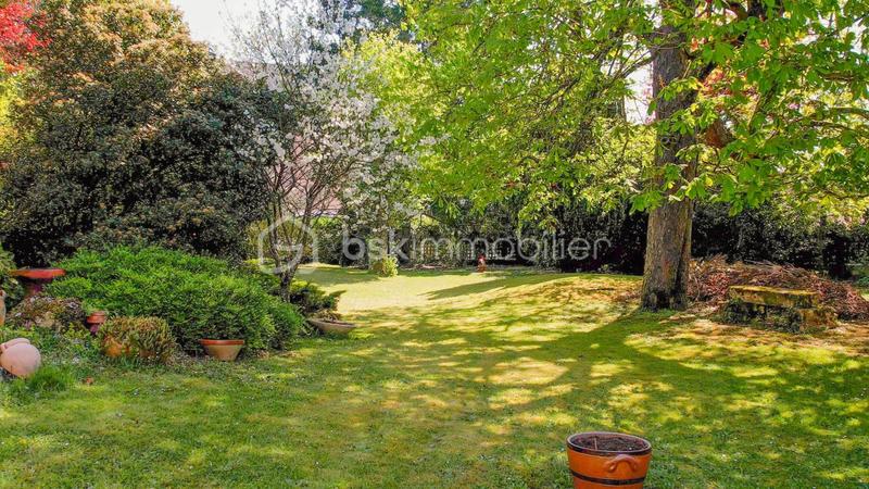 Propriété - 283 m² - 7 pièces