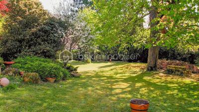 Propriété - 283 m² - 7 pièces