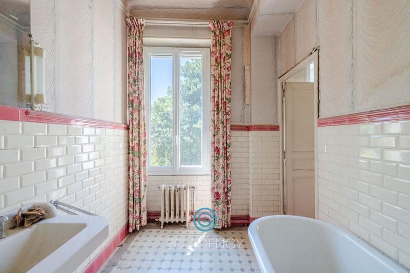 Maison - 280 m² - 7 pièces