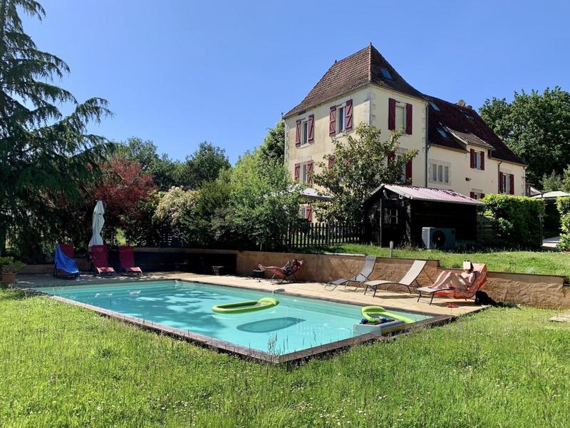 Maison - 340 m² - 14 pièces