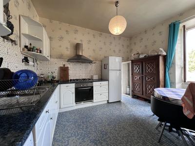 Maison - 275 m² - 10 pièces