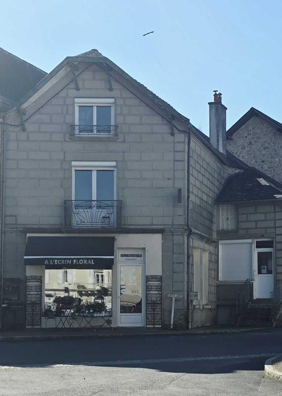 Maison - 230 m² - 11 pièces