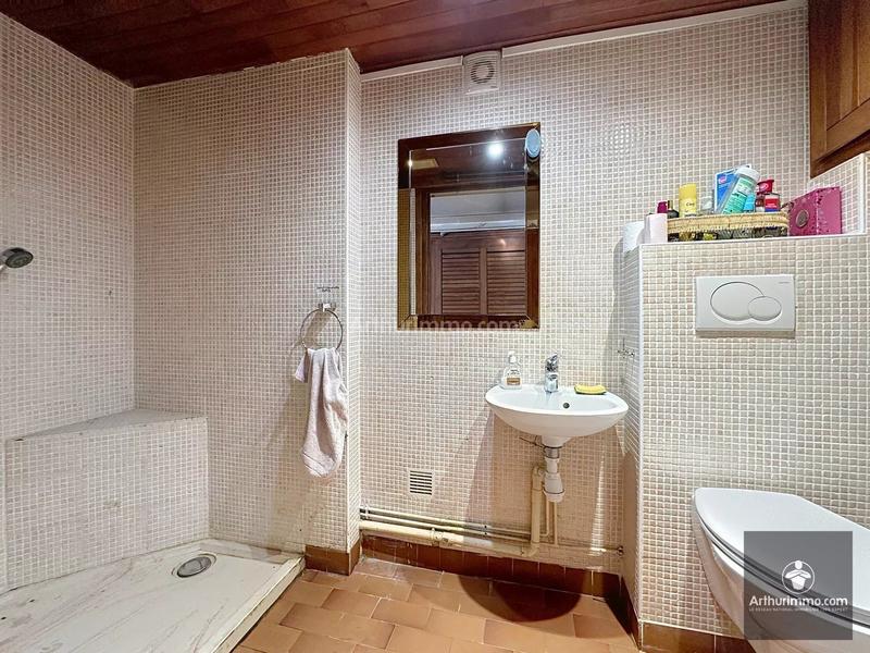 Maison - 220 m² - 9 pièces