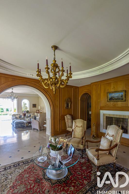 Maison - 555 m² - 15 pièces