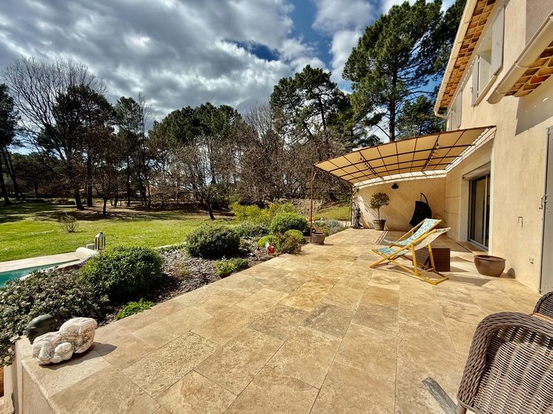 Maison - 222 m² - 6 pièces